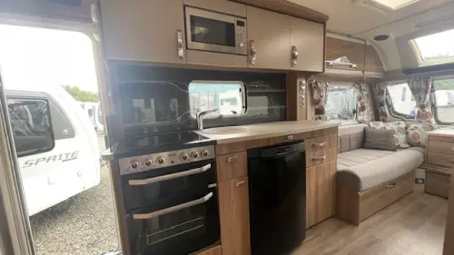 Swift Fairway 530 Platinum Edition 2018