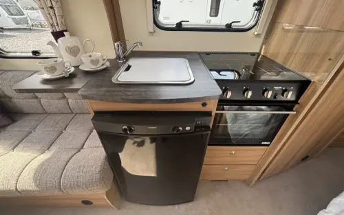 Bailey Platinum Pursuit 430 2018