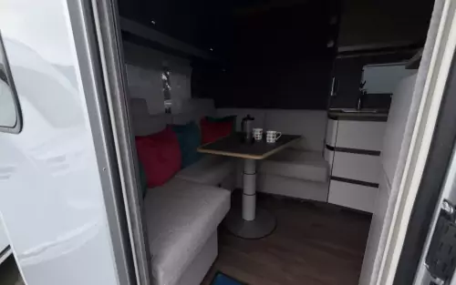 Knaus Azur 460EU 2024