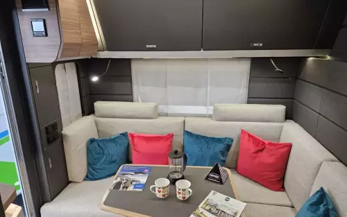 Knaus Azur 460 EU 2024