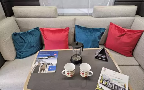 Knaus Azur 460 EU 2024