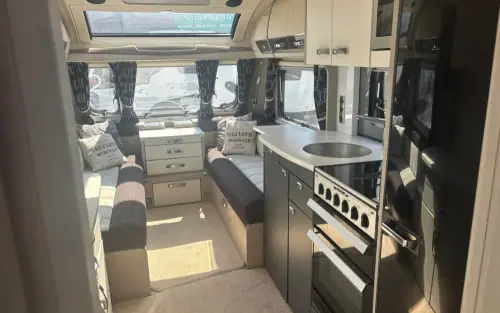 Sterling Continental 480 2017