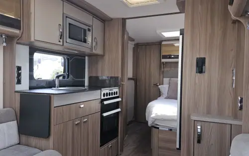 Swift Conqueror 570 2017