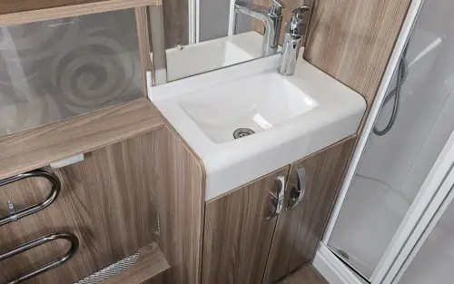 Swift Conqueror 570 2017
