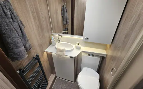 Swift Conqueror Grande 650L  2027
