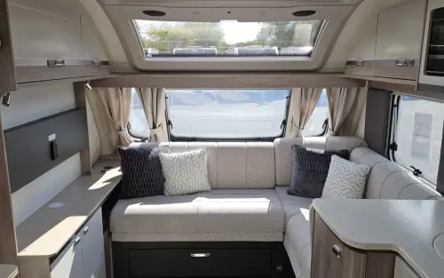 Swift Conqueror Grande 560L 2026