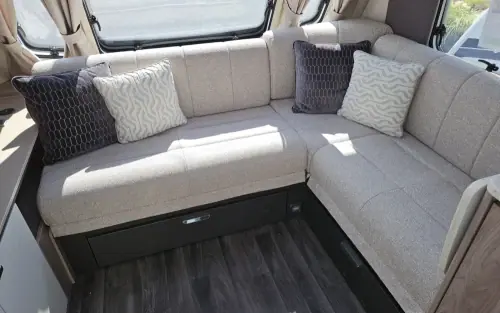 Swift Conqueror Grande 560L 2026