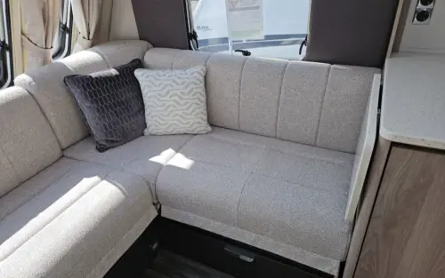 Swift Conqueror Grande 560L 2026