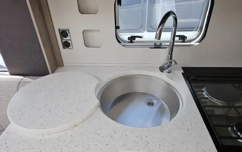 Swift Conqueror Grande 560L 2026