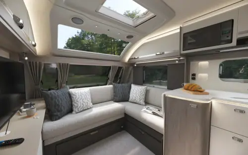Swift Conqueror Grande 560L 2027