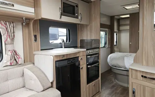 Swift Challenger Sport Hi-Style 584 2015